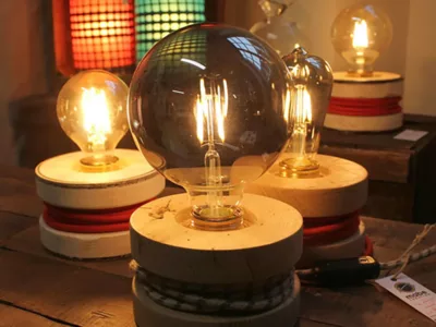 Lampe décorative en bois 'Touret' – Design industriel avec câble enroulé