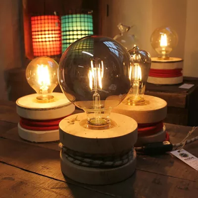 Lampe décorative en bois 'Touret' – Design industriel avec câble enroulé