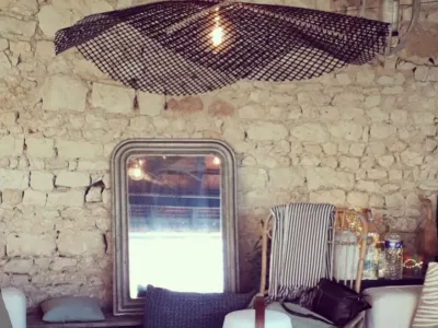 Suspension design 'Onde' en poche ostréicole avec armature en fibre de carbone